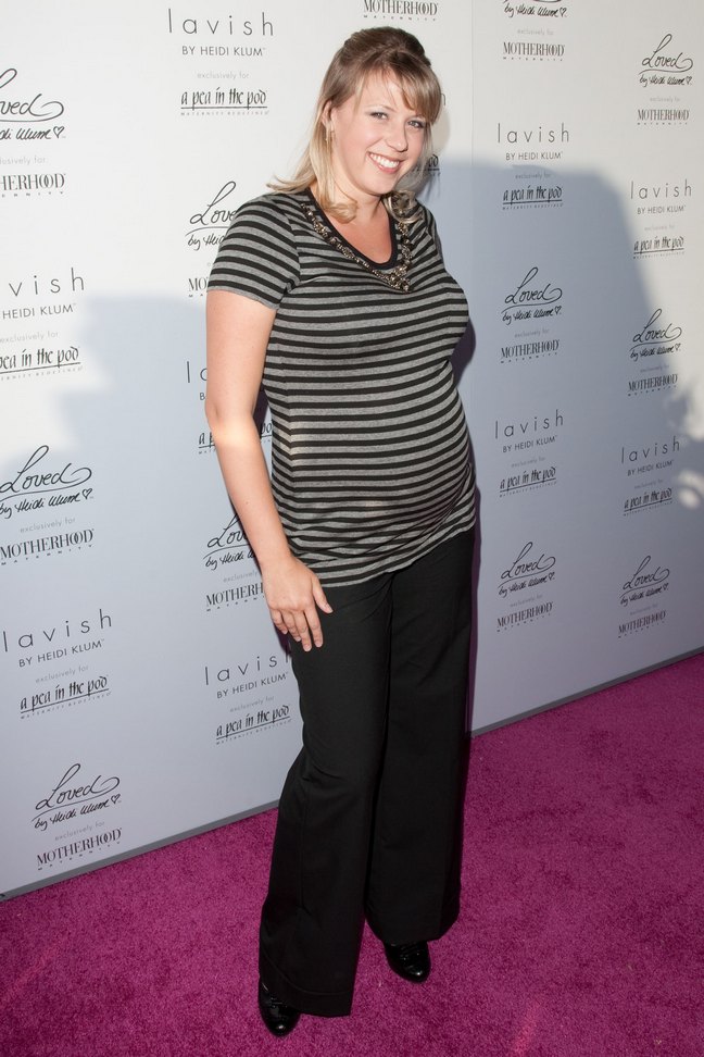 Jodie Sweetin, maternity top, black and gray striped top, black slacks, black pants